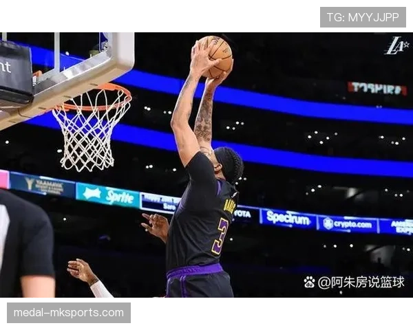 拉塞尔关键篮板能力拉开防守差距主导内线抢断战术