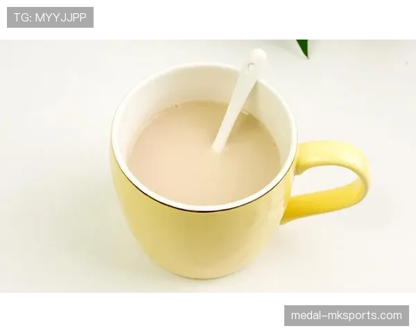 覃海洋家的冰箱里塞满蛋白粉，连饮料都喝零卡的